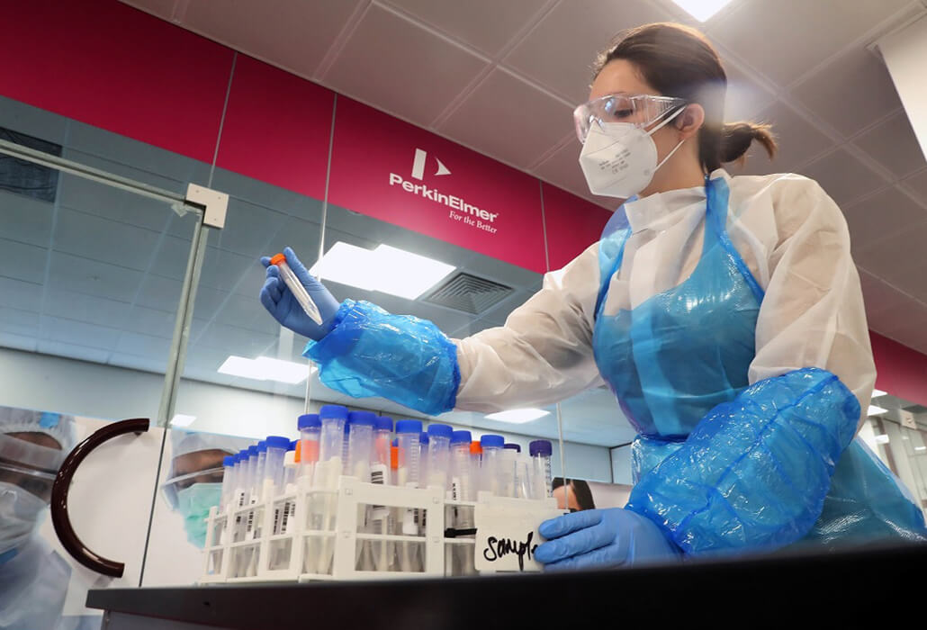 Women Scientist in Perkin Elmer Lab