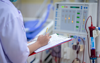 Dialysis,Nurse,Are,Checking,Dialysis,Machine,Before,Hemodialysis,Replacement,Kidney